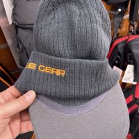 gorro lana solapa savage gear peak beanie rock grey